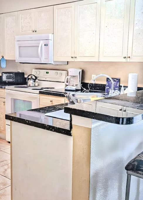 Entire Rental 3-Br Minutes From Disney X8 Hot Tub Apartment 2204 Orlando Buitenkant foto